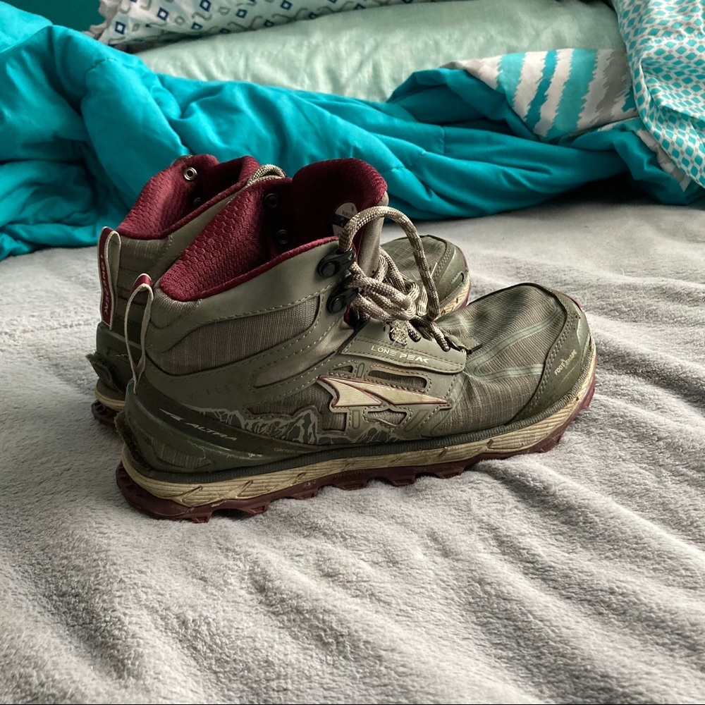 Altra Lone Pean Mid size 8